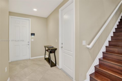 House in Davie, Florida 3 bedrooms, 209.22 sq.m. № 2004871 - photo 5