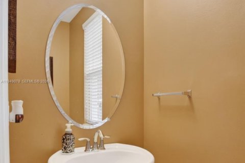 House in Davie, Florida 3 bedrooms, 209.22 sq.m. № 2004871 - photo 18