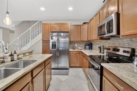 House in Davie, Florida 3 bedrooms, 209.22 sq.m. № 2004871 - photo 13