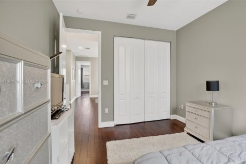 House in Davie, Florida 3 bedrooms, 209.22 sq.m. № 2004871 - photo 27