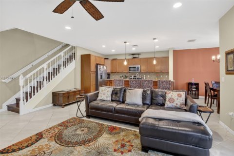 House in Davie, Florida 3 bedrooms, 209.22 sq.m. № 2004871 - photo 8