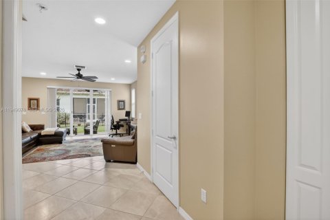 House in Davie, Florida 3 bedrooms, 209.22 sq.m. № 2004871 - photo 4