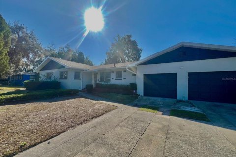 House in Ocala, Florida 4 bedrooms, 219.25 sq.m. № 1786274 - photo 1