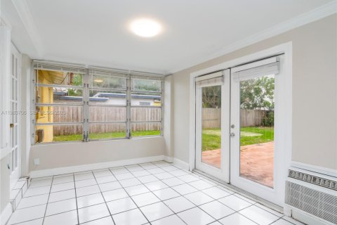 Villa ou maison à vendre à Fort Lauderdale, Floride: 2 chambres, 86.12 m2 № 2240502 - photo 8