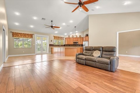 House in Deltona, Florida 4 bedrooms, 218.69 sq.m. № 1866062 - photo 6
