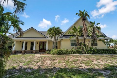 House in Deltona, Florida 4 bedrooms, 218.69 sq.m. № 1866062 - photo 1