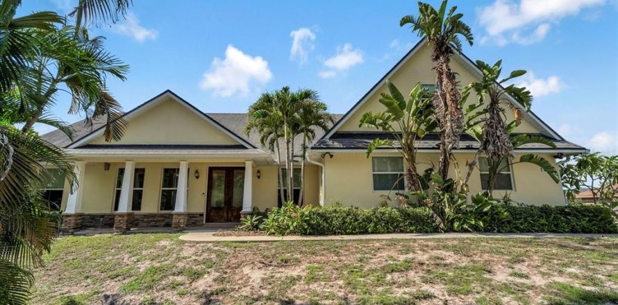 House in Deltona, Florida 4 bedrooms, 218.69 sq.m. № 1866062