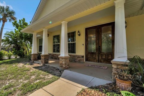 House in Deltona, Florida 4 bedrooms, 218.69 sq.m. № 1866062 - photo 2