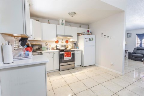 Propiedad comercial en venta en Kissimmee, Florida, 4 dormitorios, 181.9 m2 № 1654703 - foto 3
