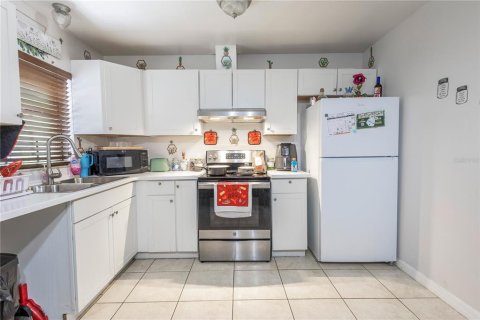 Propiedad comercial en venta en Kissimmee, Florida, 4 dormitorios, 181.9 m2 № 1654703 - foto 4