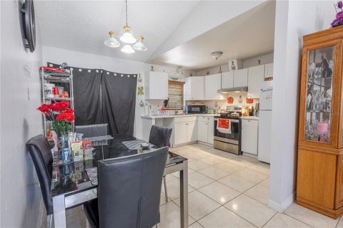 Propiedad comercial en venta en Kissimmee, Florida, 4 dormitorios, 181.9 m2 № 1654703 - foto 6