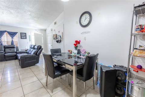 Propiedad comercial en venta en Kissimmee, Florida, 4 dormitorios, 181.9 m2 № 1654703 - foto 5