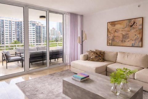 Кондоминиум с 2 спальнями в Майами, Флорида № 2067826