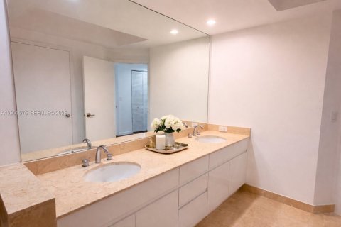 Купить кондоминиум в Майами, Флорида 2 спальни, 161.09м2, № 2067826 - фото 12