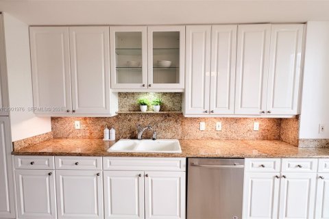 Купить кондоминиум в Майами, Флорида 2 спальни, 161.09м2, № 2067826 - фото 15