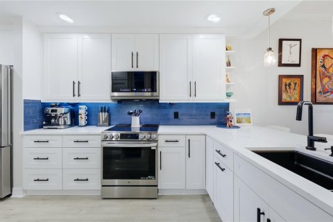 Copropriété à vendre à Sarasota, Floride: 2 chambres, 158.49 m2 № 2388342 - photo 23