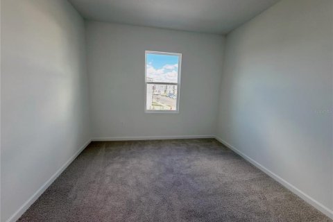 Townhouse in Dundee, Florida 3 bedrooms, 161.28 sq.m. № 2291530 - photo 12