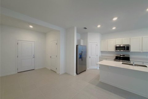 Townhouse in Dundee, Florida 3 bedrooms, 161.28 sq.m. № 2291530 - photo 3