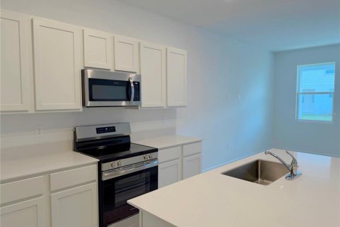 Townhouse in Dundee, Florida 3 bedrooms, 161.28 sq.m. № 2291530 - photo 9