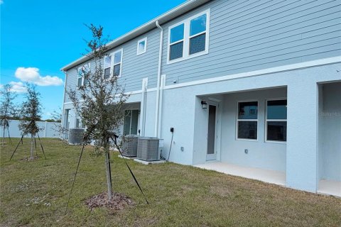 Townhouse in Dundee, Florida 3 bedrooms, 161.28 sq.m. № 2291530 - photo 20