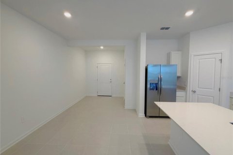 Townhouse in Dundee, Florida 3 bedrooms, 161.28 sq.m. № 2291530 - photo 7