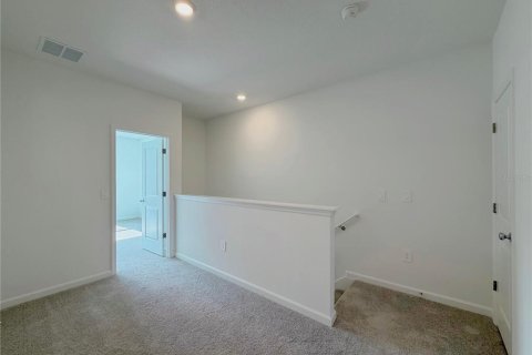Townhouse in Dundee, Florida 3 bedrooms, 161.28 sq.m. № 2291530 - photo 14