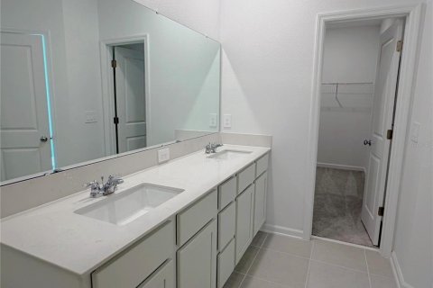 Townhouse in Dundee, Florida 3 bedrooms, 161.28 sq.m. № 2291530 - photo 19