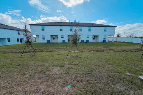 Townhouse in Dundee, Florida 3 bedrooms, 161.28 sq.m. № 2291530 - photo 22