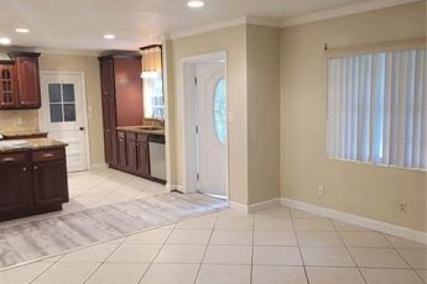 Casa en alquiler en Gainesville, Florida, 3 dormitorios, 157.56 m2 № 1884777 - foto 2