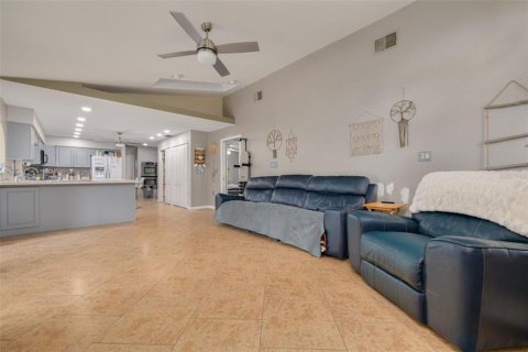 Casa en venta en New Port Richey, Florida, 3 dormitorios, 224.64 m2 № 2353378 - foto 13