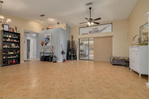 Casa en venta en New Port Richey, Florida, 3 dormitorios, 224.64 m2 № 2353378 - foto 9