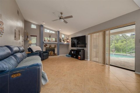 Casa en venta en New Port Richey, Florida, 3 dormitorios, 224.64 m2 № 2353378 - foto 12