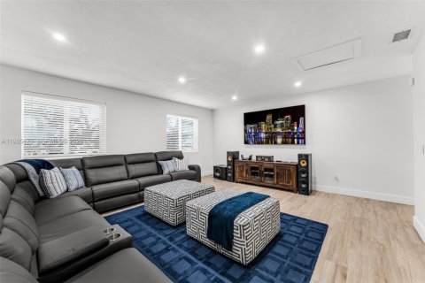 Купить виллу или дом в Хомстед, Флорида 6 спален, 212м2, № 1996046 - фото 21