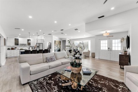 Купить виллу или дом в Хомстед, Флорида 6 спален, 212м2, № 1996046 - фото 9