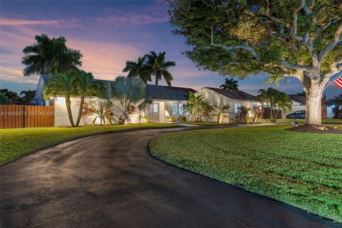 Дом в Хомстед, Флорида 6 спален, 212м2 № 1996046