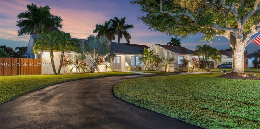 Дом в Хомстед, Флорида 6 спален, 212м2 № 1996046