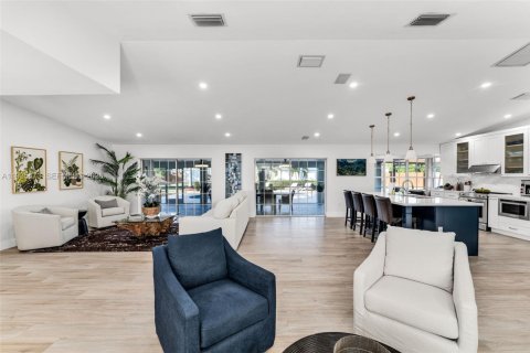 Купить виллу или дом в Хомстед, Флорида 6 спален, 212м2, № 1996046 - фото 11