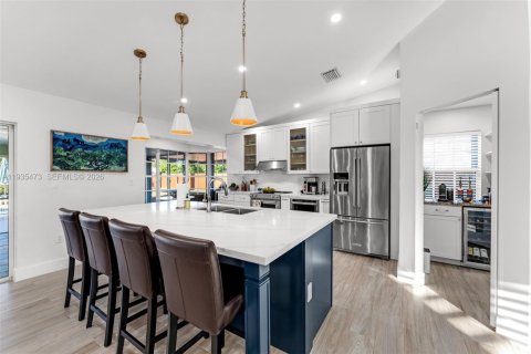 Купить виллу или дом в Хомстед, Флорида 6 спален, 212м2, № 1996046 - фото 13