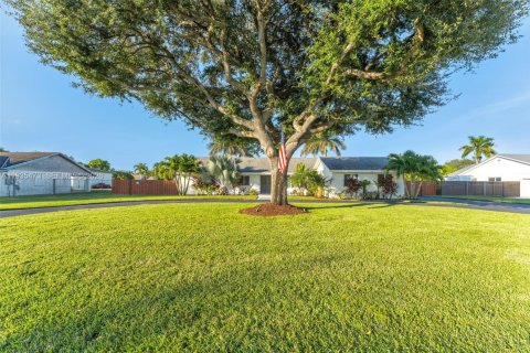 Купить виллу или дом в Хомстед, Флорида 6 спален, 212м2, № 1996046 - фото 5