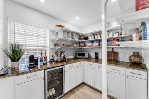 Купить виллу или дом в Хомстед, Флорида 6 спален, 212м2, № 1996046 - фото 19