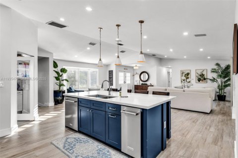 Купить виллу или дом в Хомстед, Флорида 6 спален, 212м2, № 1996046 - фото 17