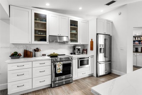 Купить виллу или дом в Хомстед, Флорида 6 спален, 212м2, № 1996046 - фото 18