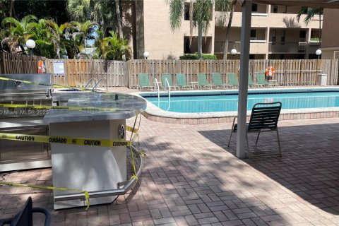 Condo in Plantation, Florida, 2 bedrooms  № 1971059 - photo 30