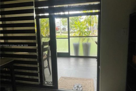 Condo in Plantation, Florida, 2 bedrooms  № 1971059 - photo 4