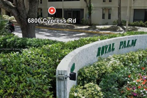 Condo in Plantation, Florida, 2 bedrooms  № 1971059 - photo 1