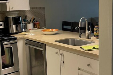 Condo in Plantation, Florida, 2 bedrooms  № 1971059 - photo 11