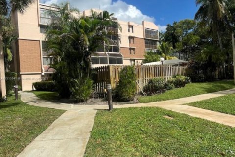 Condo in Plantation, Florida, 2 bedrooms  № 1971059 - photo 27