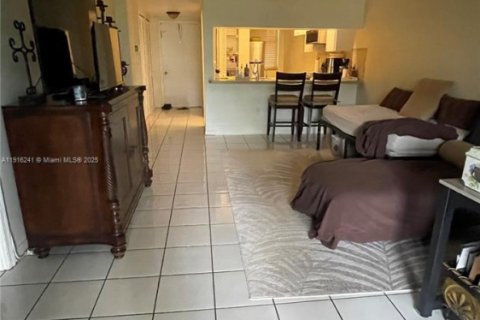 Condo in Plantation, Florida, 2 bedrooms  № 1971059 - photo 16