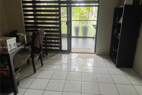 Condo in Plantation, Florida, 2 bedrooms  № 1971059 - photo 15