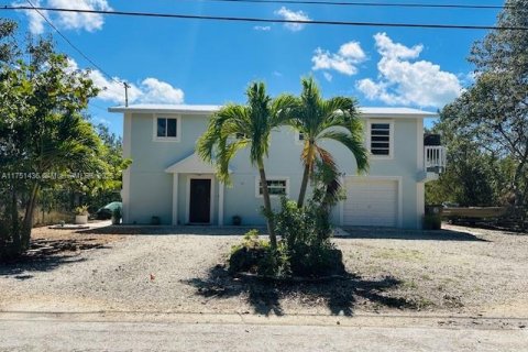 House in Key Largo, Florida 2 bedrooms, 164.99 sq.m. № 1862697 - photo 1
